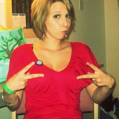 Profile Picture of Clare McIntosh (@TheMrsSmith) on Twitter