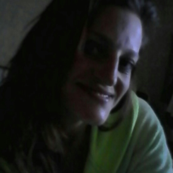 Profile Picture of Carly Charbonneau (@pinkgirl1221) on Poshmark