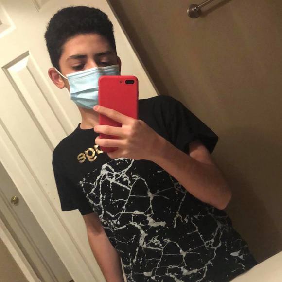 Profile Picture of Mina Awad (@minaawad504) on Poshmark