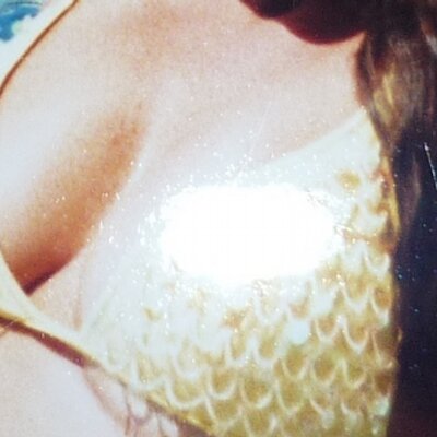 Profile Picture of Iris Gold (@gold_iris) on Twitter