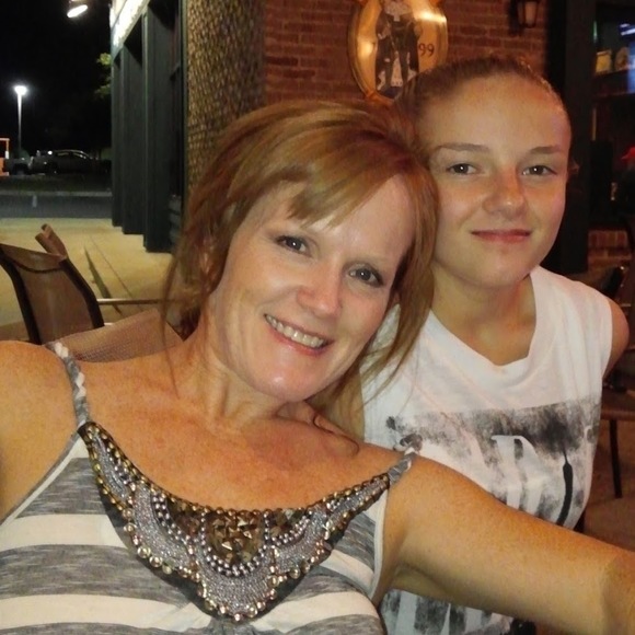 Profile Picture of Lisa Everett (@lcasheverett) on Poshmark