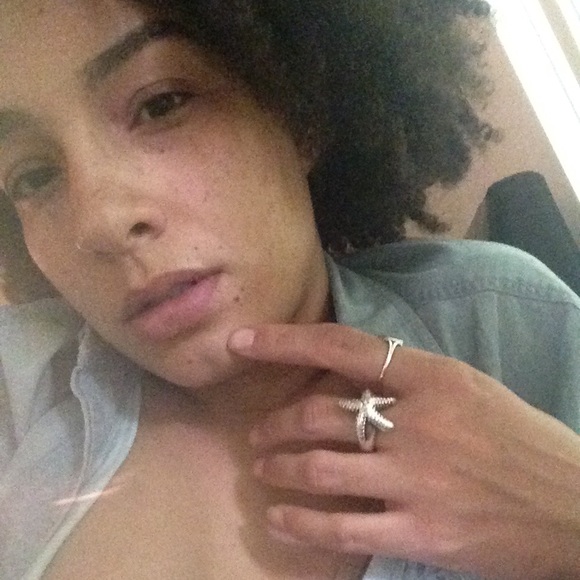 Profile Picture of Shy Vulpis (@foxyfinster) on Poshmark