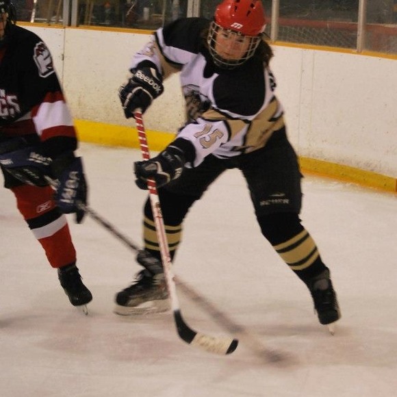 Profile Picture of Laura Reisinger (@laurareisinger) on Poshmark