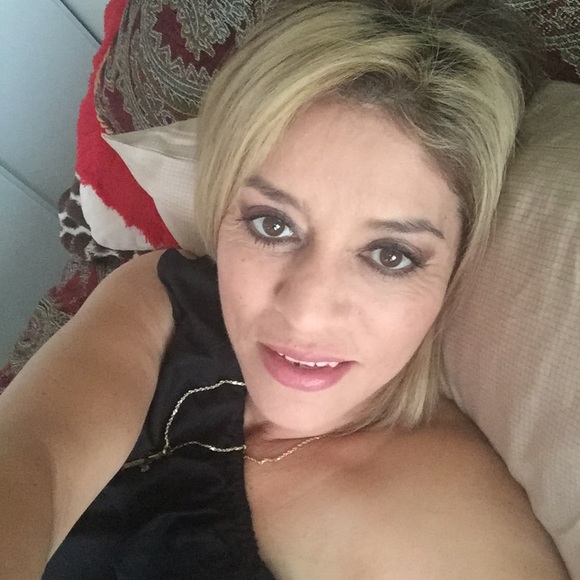 Profile Picture of Veronica Garcia (@veronicavg) on Poshmark