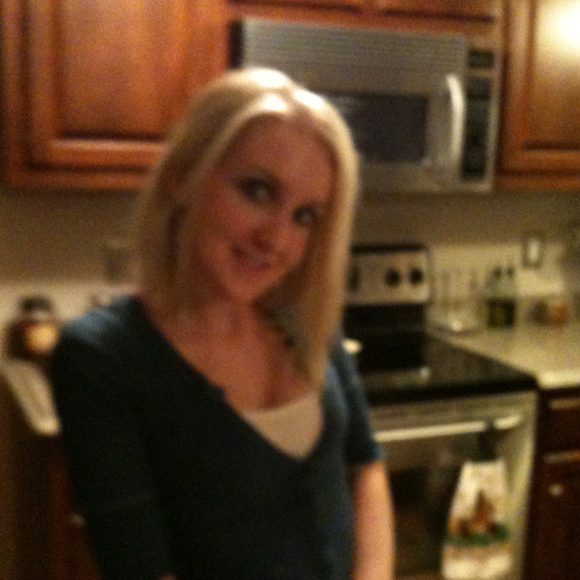 Profile Picture of Amanda Simcik (@asimcik) on Poshmark