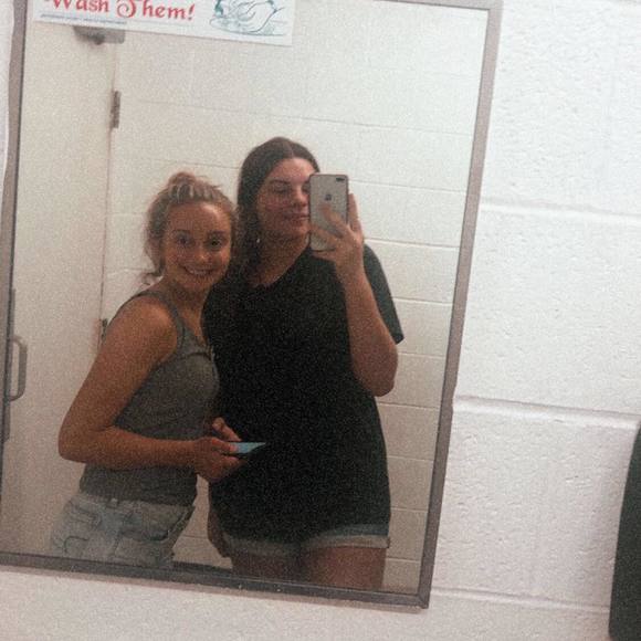 Profile Picture of Jessica Kayser (@jessica_kayser) on Poshmark