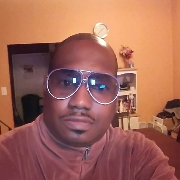 Profile Picture of Darryl Walton (@uptown7747) on Poshmark