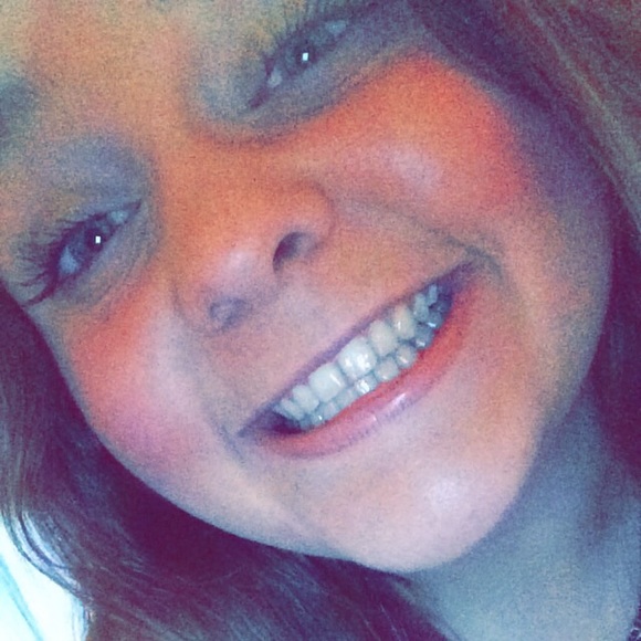 Profile Picture of Haleigh Knalls (@hgielah_0002) on Poshmark