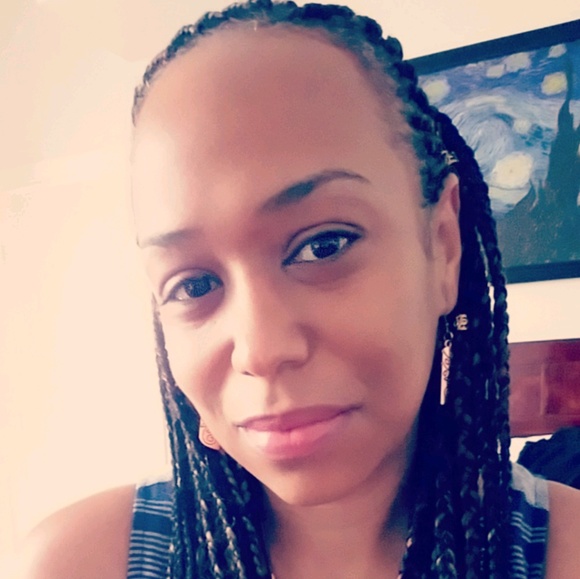 Profile Picture of April Killingsworth (@aprildkill) on Poshmark