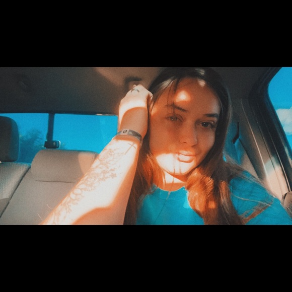 Profile Picture of Courtney Laurenti (@claurenti) on Poshmark