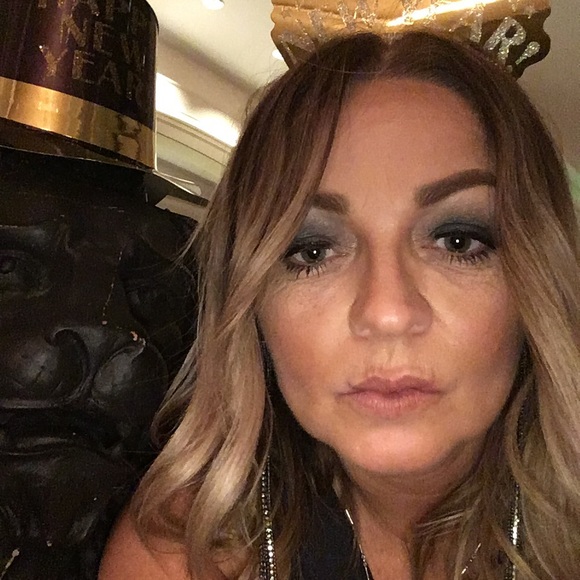 Profile Picture of Aida Shumann (@aida2018abe) on Poshmark