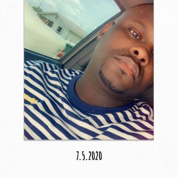 Profile Picture of Isaac Peterson (@ie1989) on Poshmark