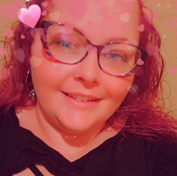 Profile Picture of Cassandra Aceituno (@iloveclothes43) on Poshmark