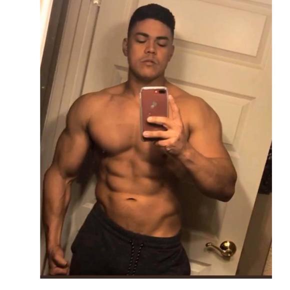 Profile Picture of David Esparza (@davidesparza) on Poshmark