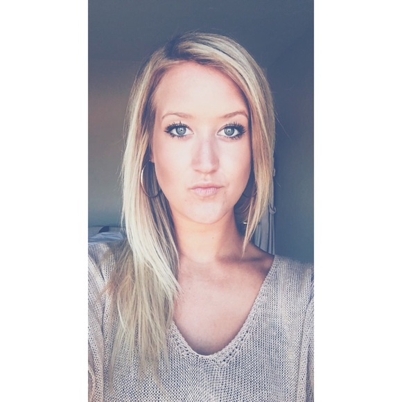 Olivia Watermolen - Poshmark Profile Picture of Olivia Watermolen (@livwatermolen13) on Poshmark
