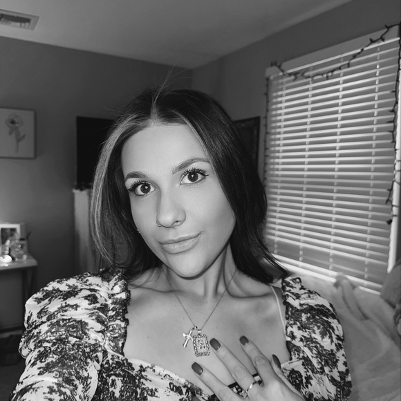 Profile Picture of Alexis Costa (@acosta0619) on Poshmark