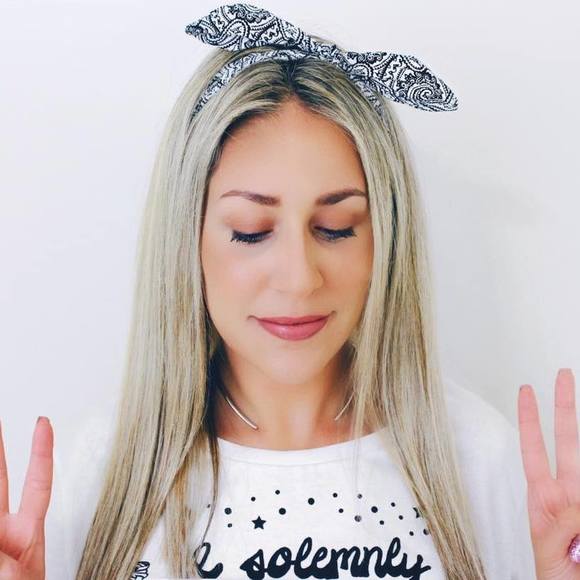 Profile Picture of Tatiana Fernandes (@tatianakatzoff) on Poshmark