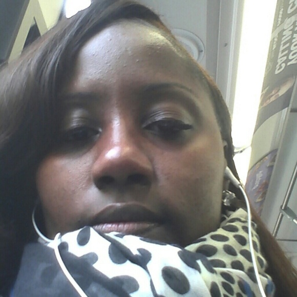 Profile Picture of Monique Clark (@ms_moni) on Poshmark