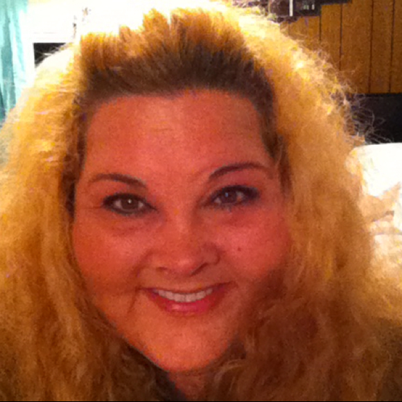 Profile Picture of Rhonda Thornton (@rhondathornton) on Poshmark