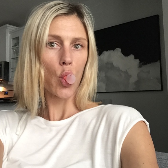 Profile Picture of Tina Asinger (@tinigr) on Poshmark
