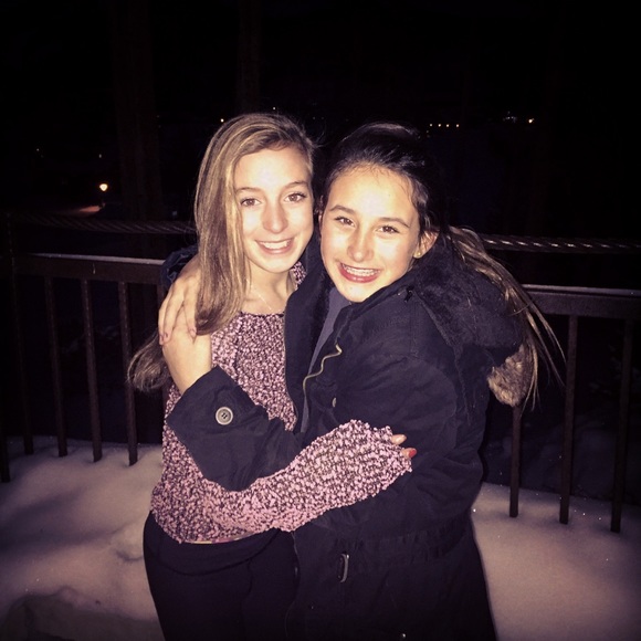 Profile Picture of Mia Foster (@miafoster) on Poshmark