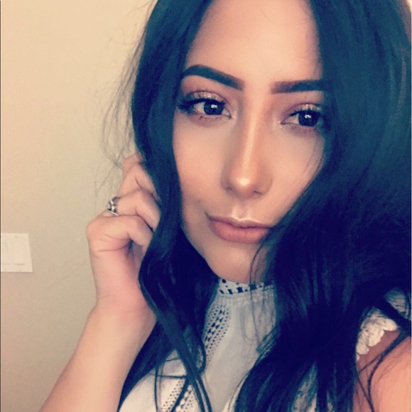 Profile Picture of Shantel Ruiz (@shantelruiz) on Poshmark
