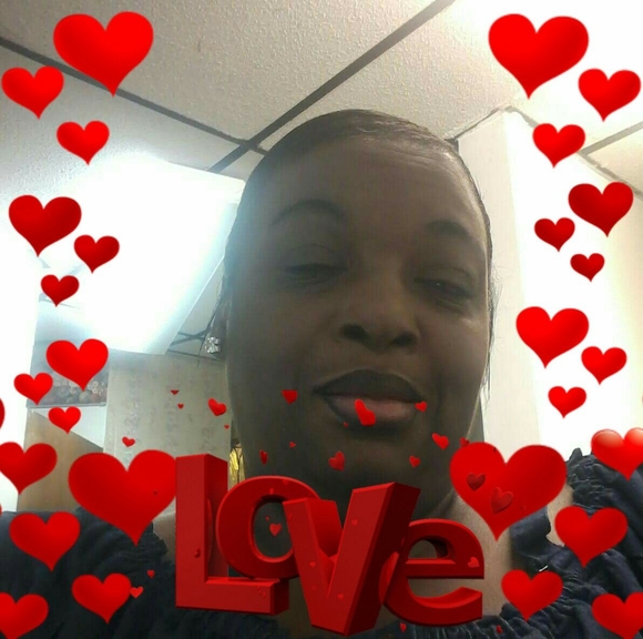 Profile Picture of Lynnette Hodges (@lynnettehodges1) on Poshmark