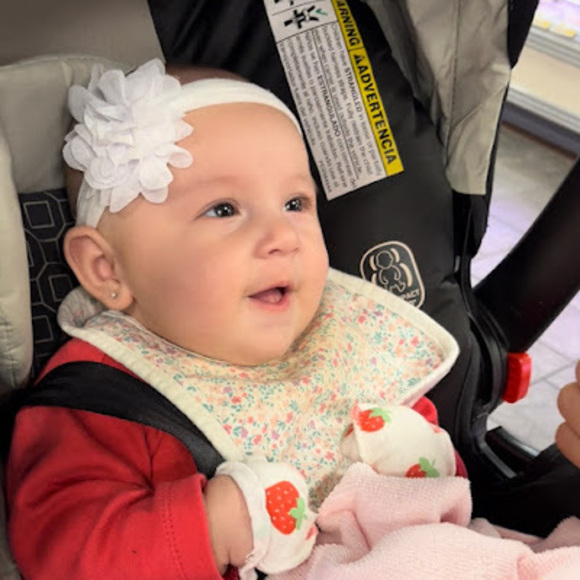 Profile Picture of Vanessa Paulet almanza (@vanessapaule382) on Poshmark