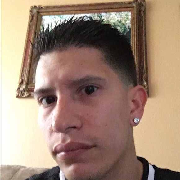 Profile Picture of Andrew Galvez (@ag2988) on Poshmark