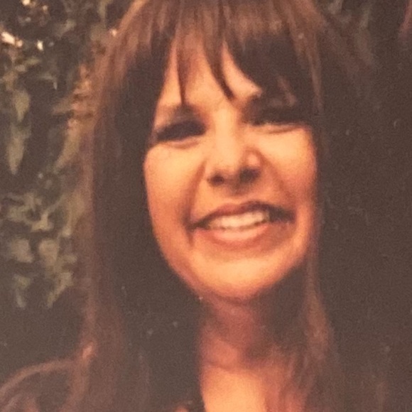 Profile Picture of Lorraine Bernhardt (@l_bernhardt) on Poshmark