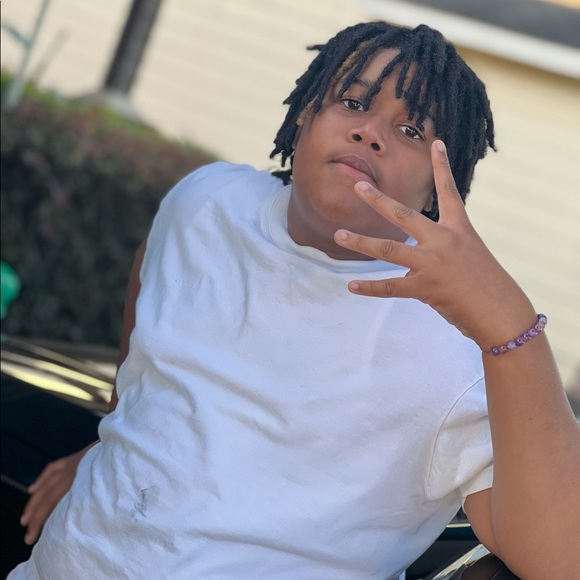 Profile Picture of Nicholas Pullen (@tryhxrdjxyy) on Poshmark