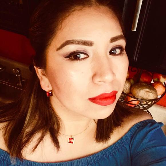 Profile Picture of Lucina Martinez (@lucinamartinez_) on Poshmark