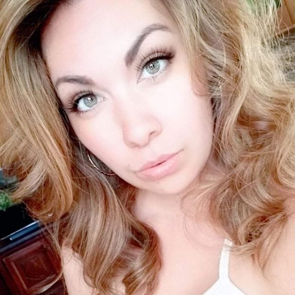 Profile Picture of Vanessa Leyba (@vkeyba) on Poshmark