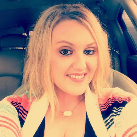 Profile Picture of Crystal Graham (@crystaldd22) on Poshmark