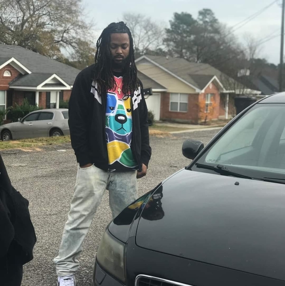 Profile Picture of Kevin Mcmoore (@mackmoe26) on Poshmark