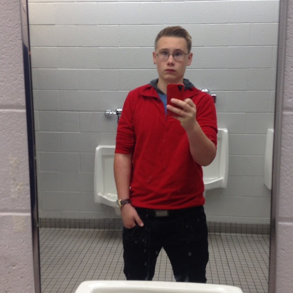 Profile Picture of Xavier Gibson (@xavier14365) on Poshmark