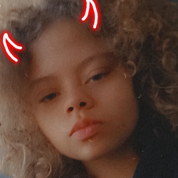 Profile Picture of Zaine Schleckser (@zaineschleckser) on Poshmark