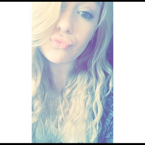 Profile Picture of Megan Cernak (@meganannadette) on Poshmark