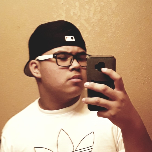 Profile Picture of Jonathan Esquivel (@jonathanesqu146) on Poshmark