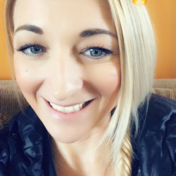 Profile Picture of Heidi Thornberry (@sweething4203) on Poshmark