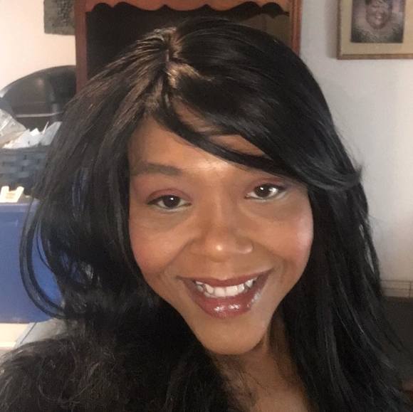 Profile Picture of Kim Armstead (@kimarmstead) on Poshmark