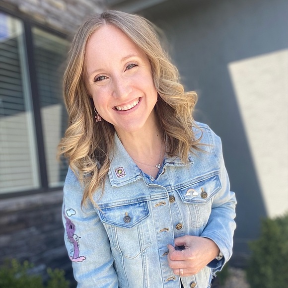 Profile Picture of Erin Mohring (@homewiththeboys) on Poshmark