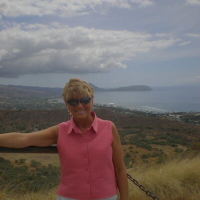 Profile Picture of Gloria Ciptak (@tanned17) on Twitter