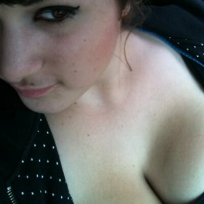 Profile Picture of Chloe Stempski (@G1RLxx1904) on Twitter