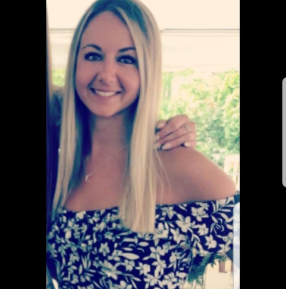 Profile Picture of Hollie Fields (@hollie4222) on Poshmark