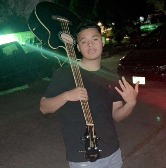 Profile Picture of Guillermo Ramirez (@guillermoram897) on Poshmark