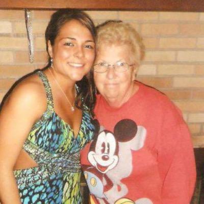 Profile Picture of Carly Ackerman (@c33w00d) on Twitter