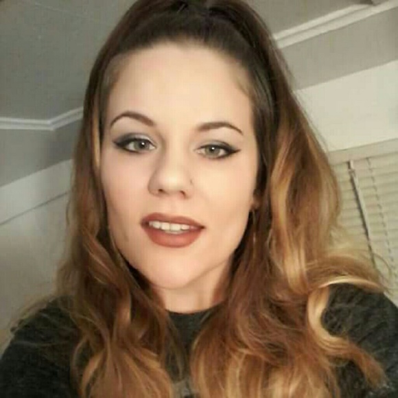 Profile Picture of Stephanie Dashnaw (@sdashnaw8) on Poshmark