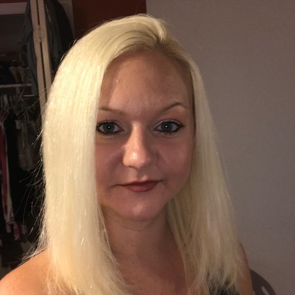 Profile Picture of Dawn Lembrick (@dlembrick) on Poshmark