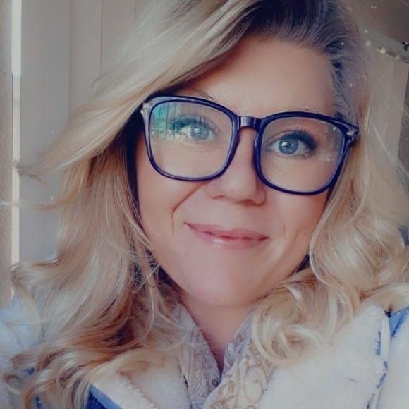 Profile Picture of Jennifer Raikowski (@jennaraikowski) on Poshmark